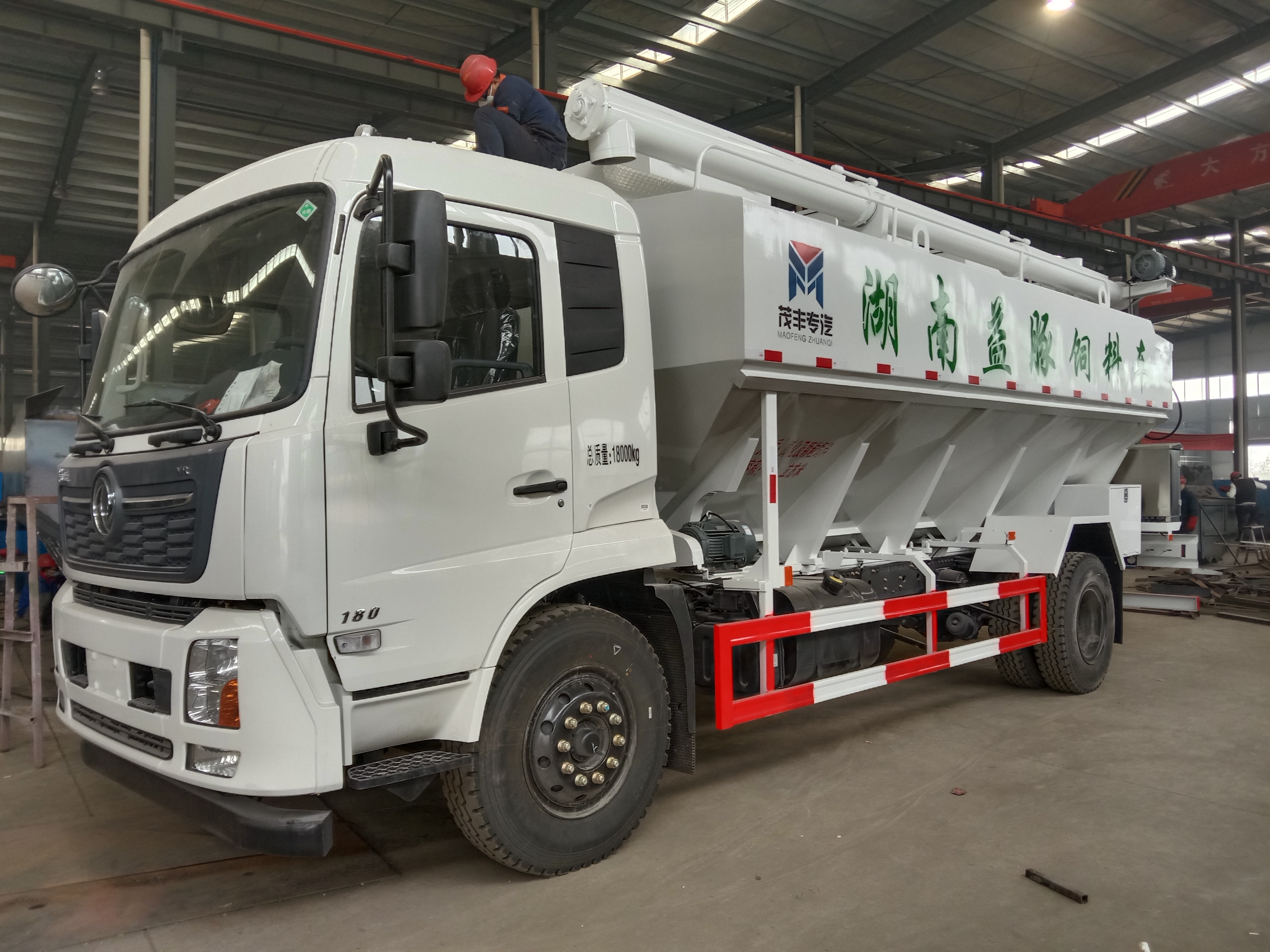 東風(fēng)天錦20方（10噸）電動飼料車