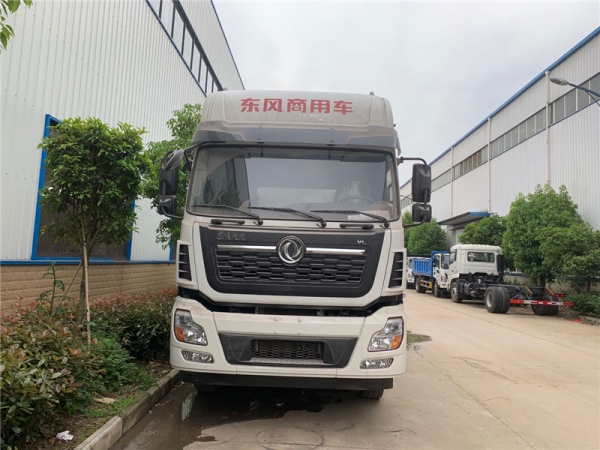 44方天龍前四后八散裝飼料車(chē)