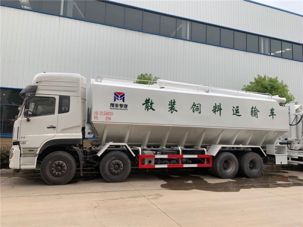 44方天龍前四后八散裝飼料車(chē)